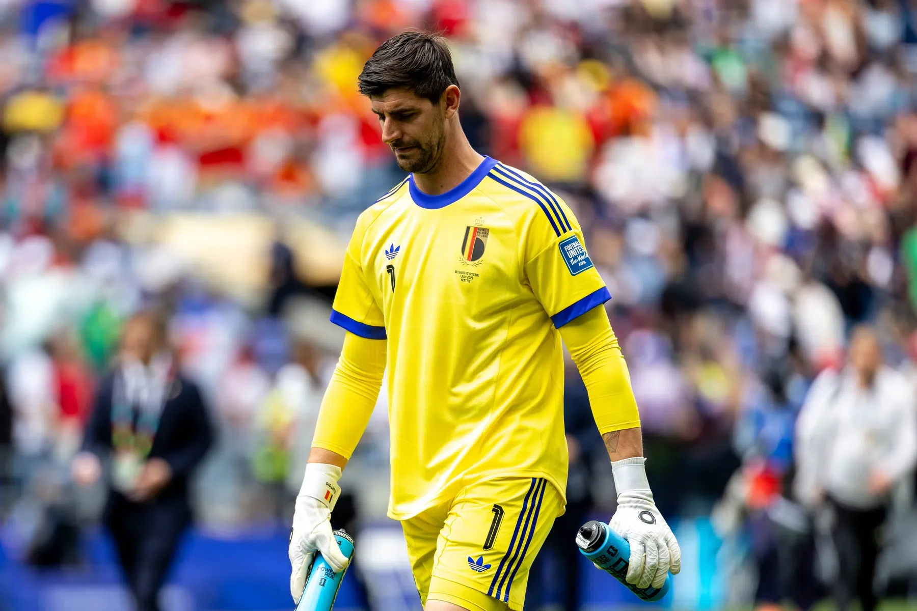 Domper voor België: na Tielemans ook geëmotioneerde Courtois geblesseerd