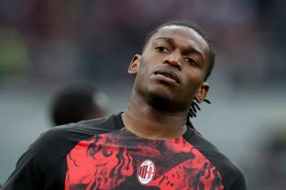 MILAN, ITALY - APRIL 26: Rafael Leao of AC Milan warms up prior to the Serie A match between AC Milan and Juventus FC at Giuseppe Meazza Stadium on April 26, 2026 in Milan, Italy. (Photo by Marco Luzzani/Getty Images)