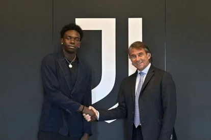 Jeff Ekhator and director Giovanni Carnevali (juventus.com)