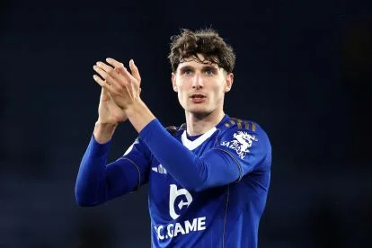 LEICESTER, ENGLAND - MARCH 10: Ben Nelson of Leicester City applauds fans after the Sky Bet Championship match between Leicester City and Bristol City at The King Power Stadium on March 10, 2026 in Leicester, England. (Photo by Alex Pantling/Getty Images)