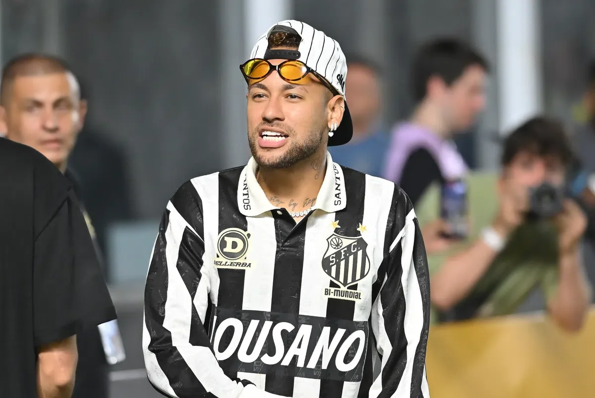 Neymar Arrives by Helicopter but Misses Brazil Training Session