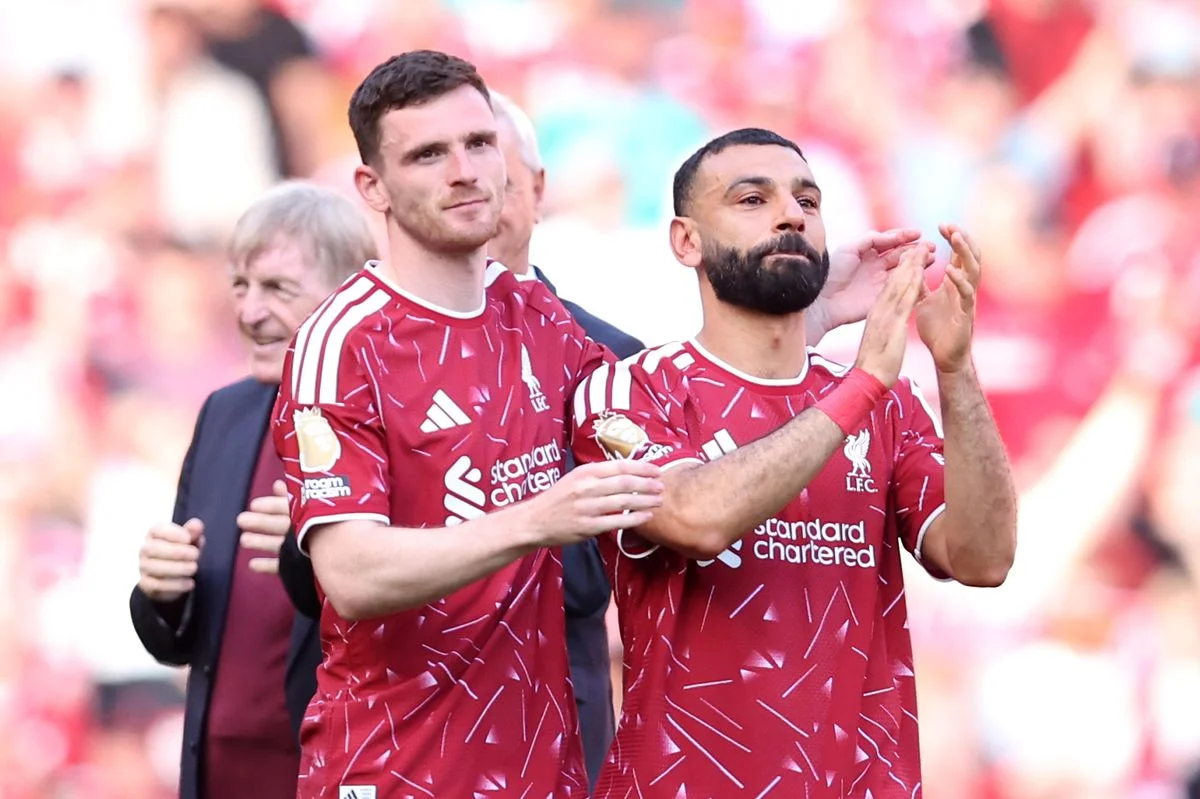 Mohamed Salah and Andrew Robertson of Liverpool applaud the fans on the pitch following their guard of honour after the Premier League match between Liverpool and Brentford